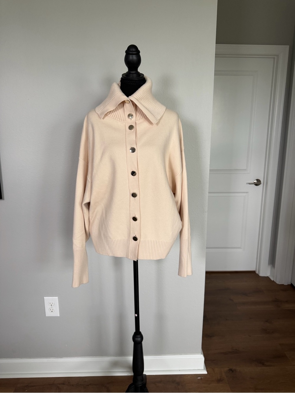 Zara Cream Button-Front Collared Cardigan Sweater